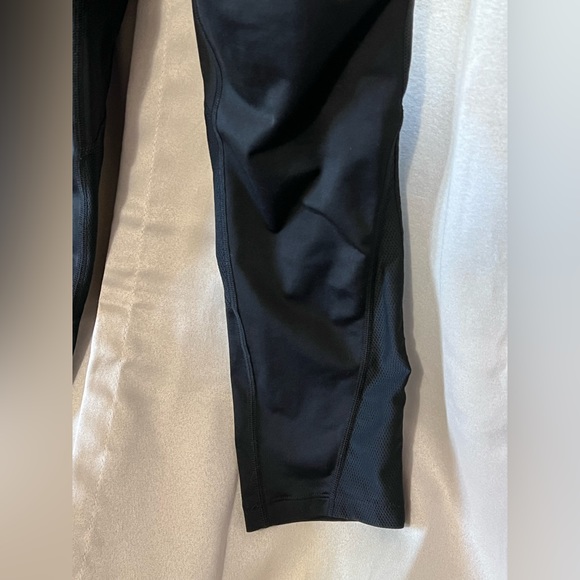 Women's Nike Dri-Fit Black Workout Capris - Picture 2 of 10